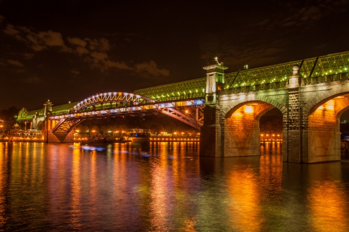 Пушкинский мост - пешеходный мост