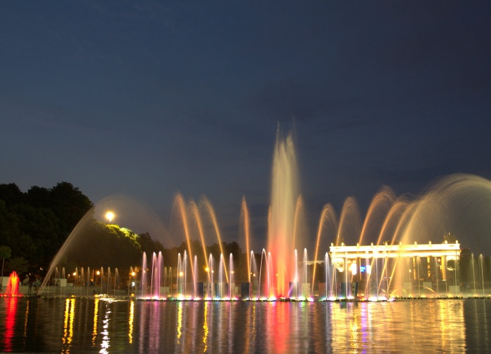 Светомузыкальный фонтан в Парке Горького